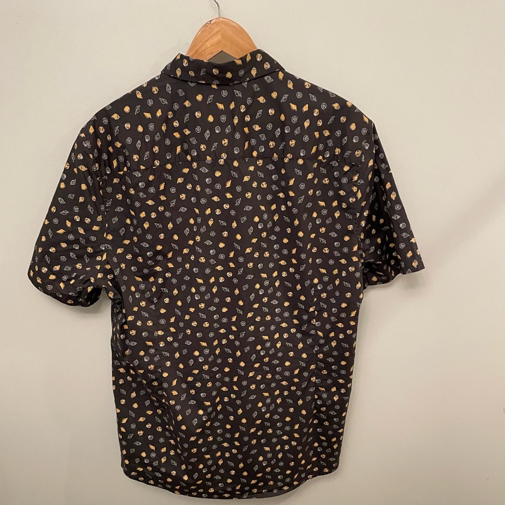 Mint Condition Stylish Sea Shell Pattern Button D… - image 2